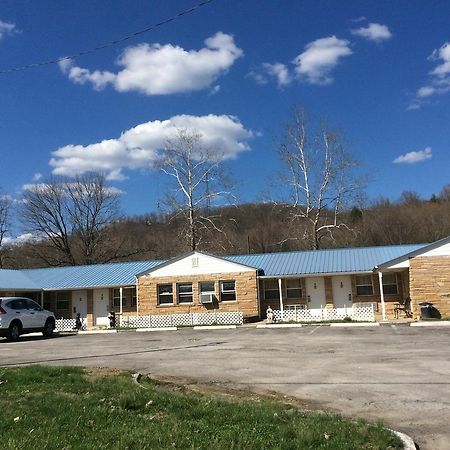 Wartburg Scenic River Inn Motel מראה חיצוני תמונה