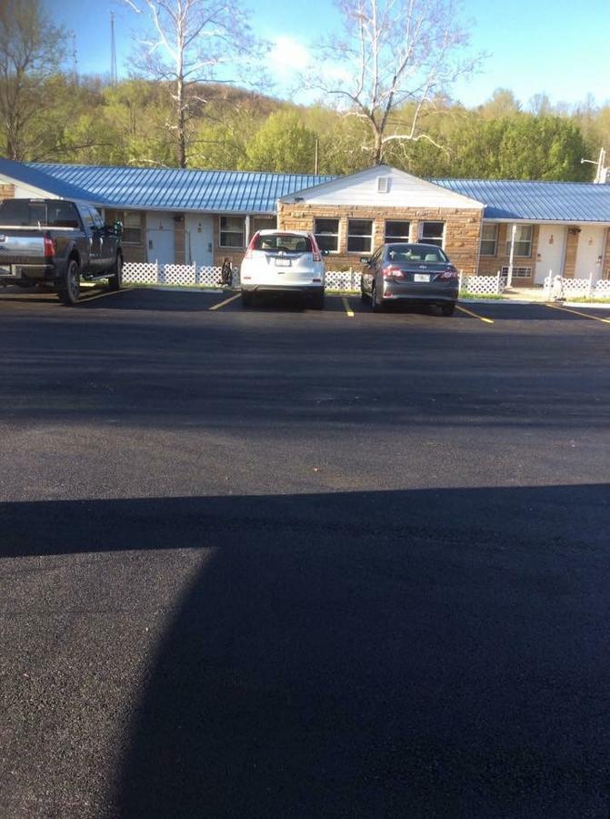 Wartburg Scenic River Inn Motel מראה חיצוני תמונה