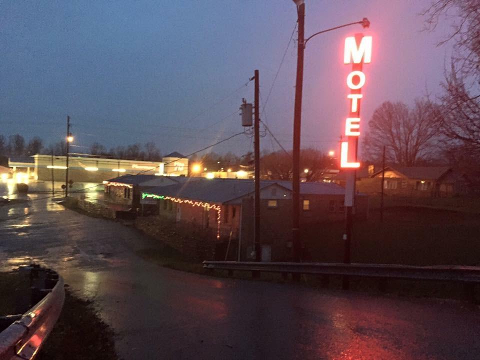 Wartburg Scenic River Inn Motel מראה חיצוני תמונה
