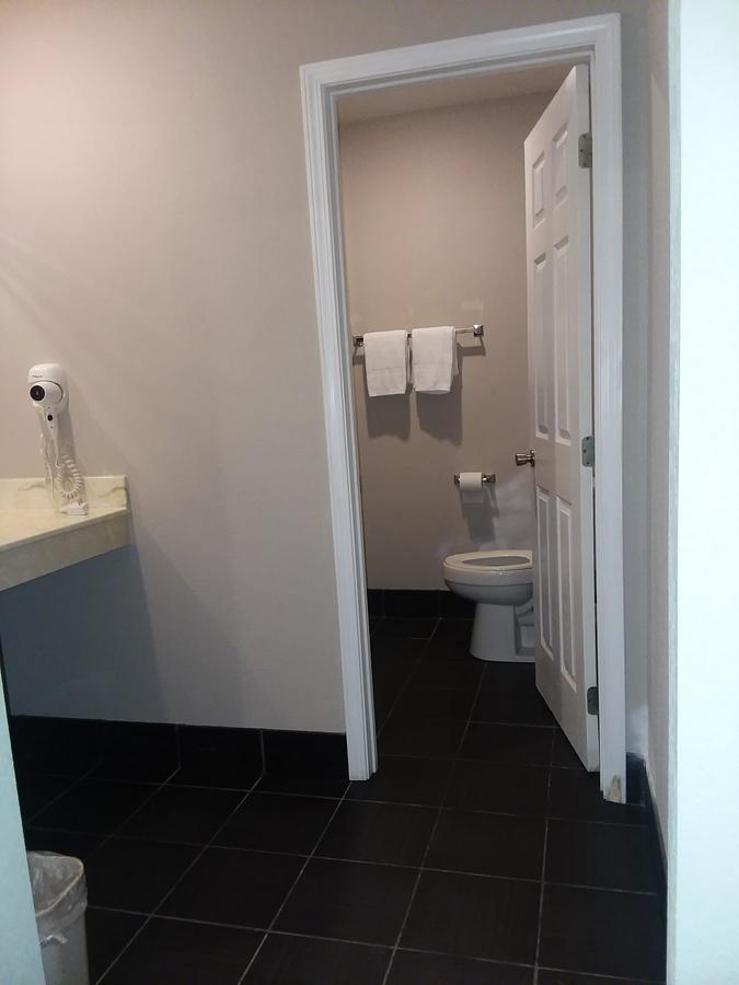 Wartburg Scenic River Inn Motel מראה חיצוני תמונה