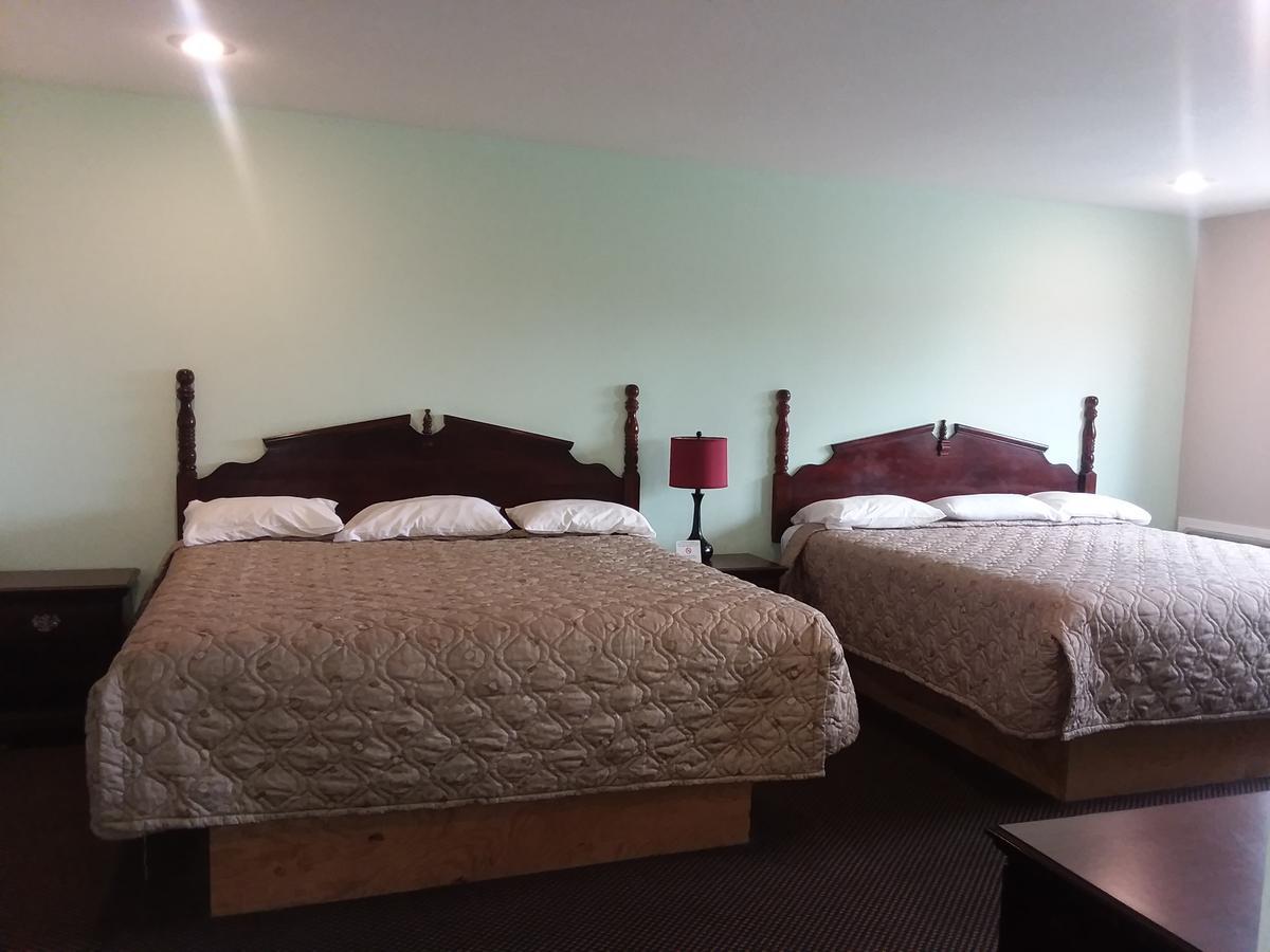 Wartburg Scenic River Inn Motel מראה חיצוני תמונה