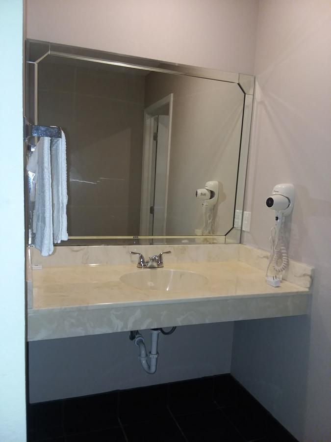 Wartburg Scenic River Inn Motel מראה חיצוני תמונה