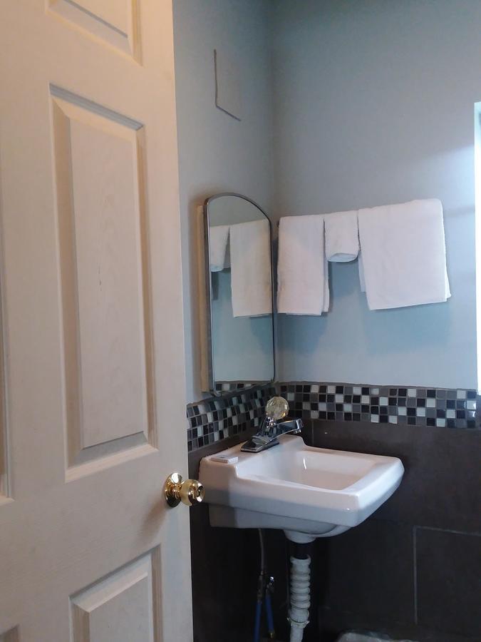 Wartburg Scenic River Inn Motel מראה חיצוני תמונה